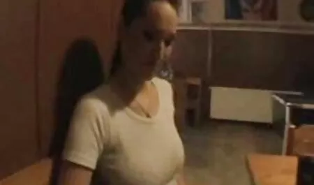 Umočite joj lang sex film mokru macu seksualnim igračkama tako duboko