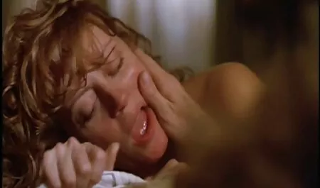 Selina se lena sexfilm pravi sperma na svom krevetu