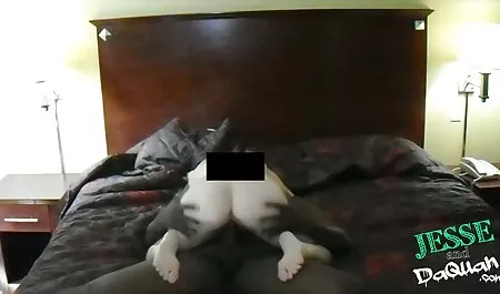 Seksi brineta s masivnim camping sex film sisama