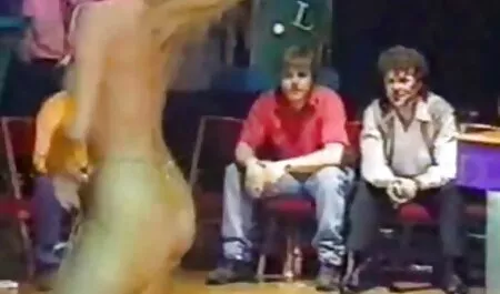 Djevojke tinejdžerke uhvatile su prste pseći jebati strapon sexfilm prijatelje s velikim straponom