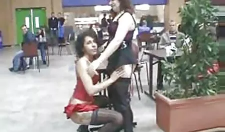 Naughty Nina Kayi lupa pičku s dildom dok sexting! pornofilm hub