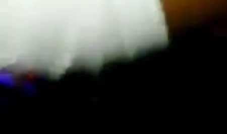 Lynette probija tu vruću macu kroz rupu u dildo sexfilm čarapama -