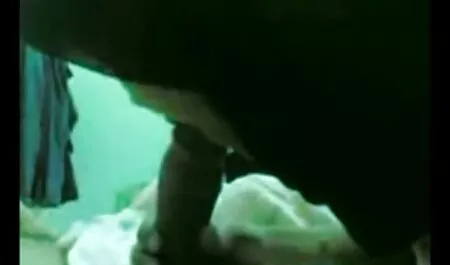 Slatka djevojka dobiva gumenu kaznu i vrući vosak za free sex film porno mučenje.