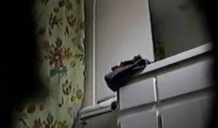 Prekrasna brutal pornofilm supruga masturbira