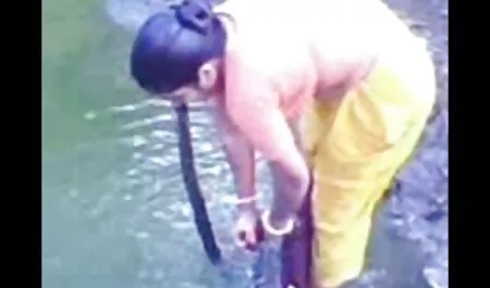 Djevojka za gratis sexfim čišćenje kuće - brineta
