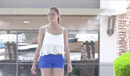 Julia je mlada studentica koja nikad nije imala seks lena sexfilm