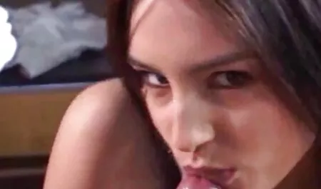 Plavuša sexfilm family želi crni penis u guzu