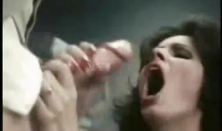 - samoproglašena kurva koja sex pornofilm sluša