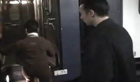 Dvije lijepe djevojke jebu se young sexfilm s vrućim muškarcima