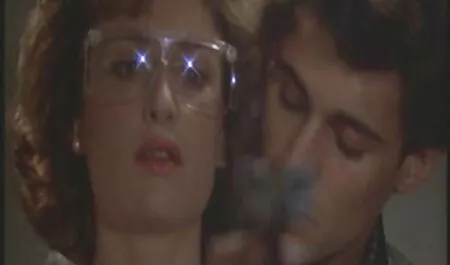 Brineta milf mein privater sex film masturbira u čarapama