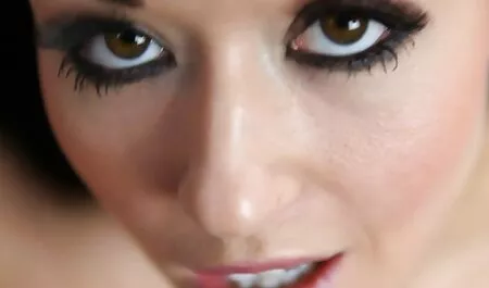 Koža - Indigova ispraznost dobiva dildo sexfilm čudesna ozdravljenja od masaže